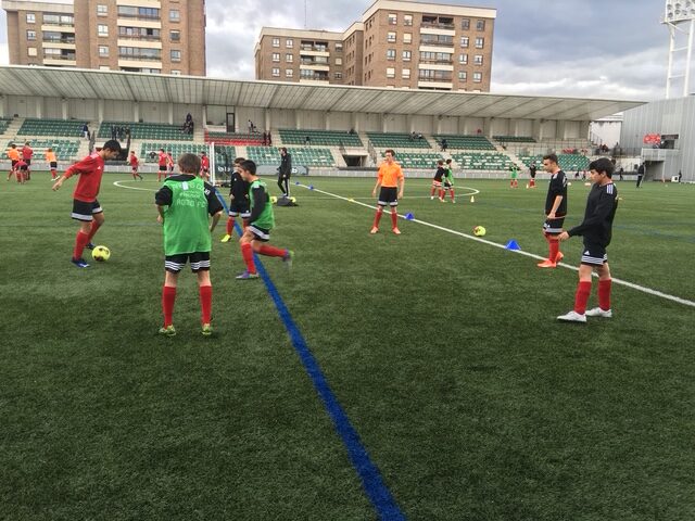 サッカースタジアムでのトレーニング風景